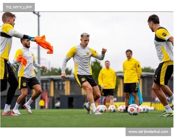 拜仁看中多特后防核心施洛特贝克,将其列为重点引援目标 拜仁看中多特后防核心施洛特贝克,将其列为重点引援目标